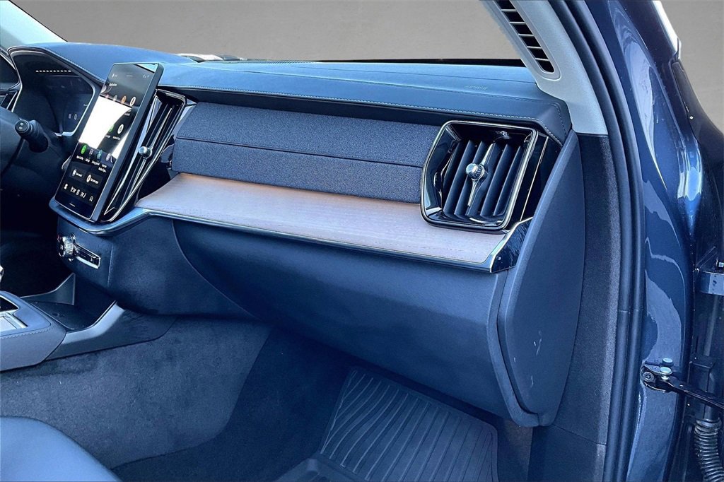 Certified 2026 Volvo XC90 B6 Plus w/ Protection Package Premier image 27