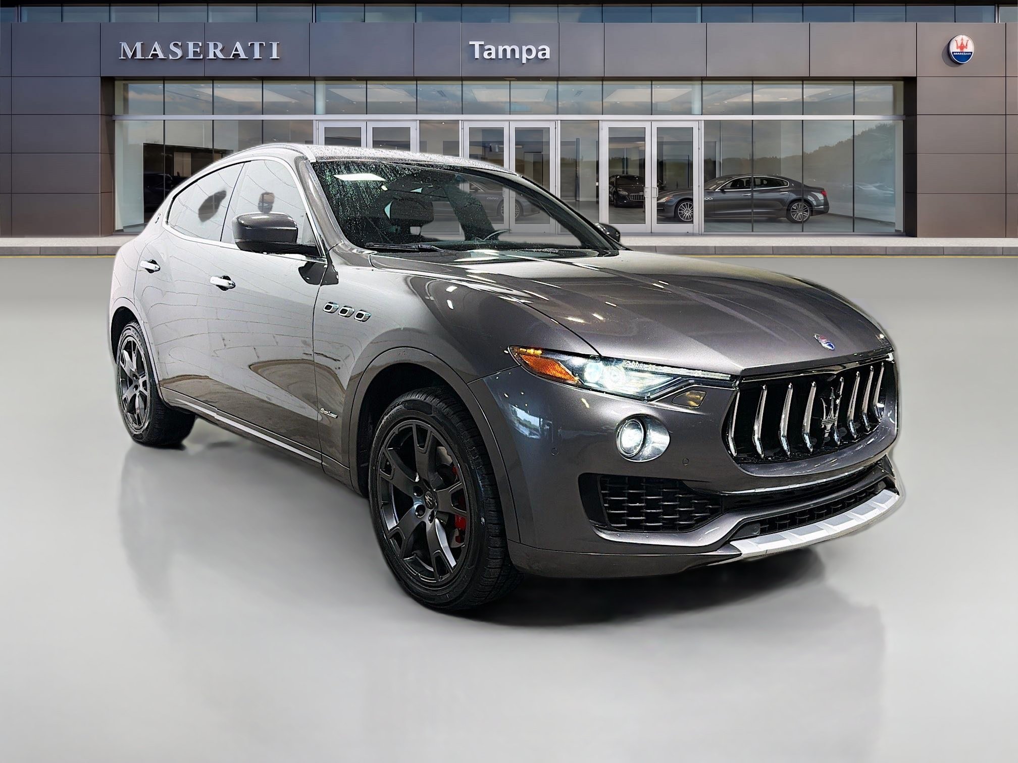 Used 2018 Maserati Levante GranLusso AWD/4WD image 1