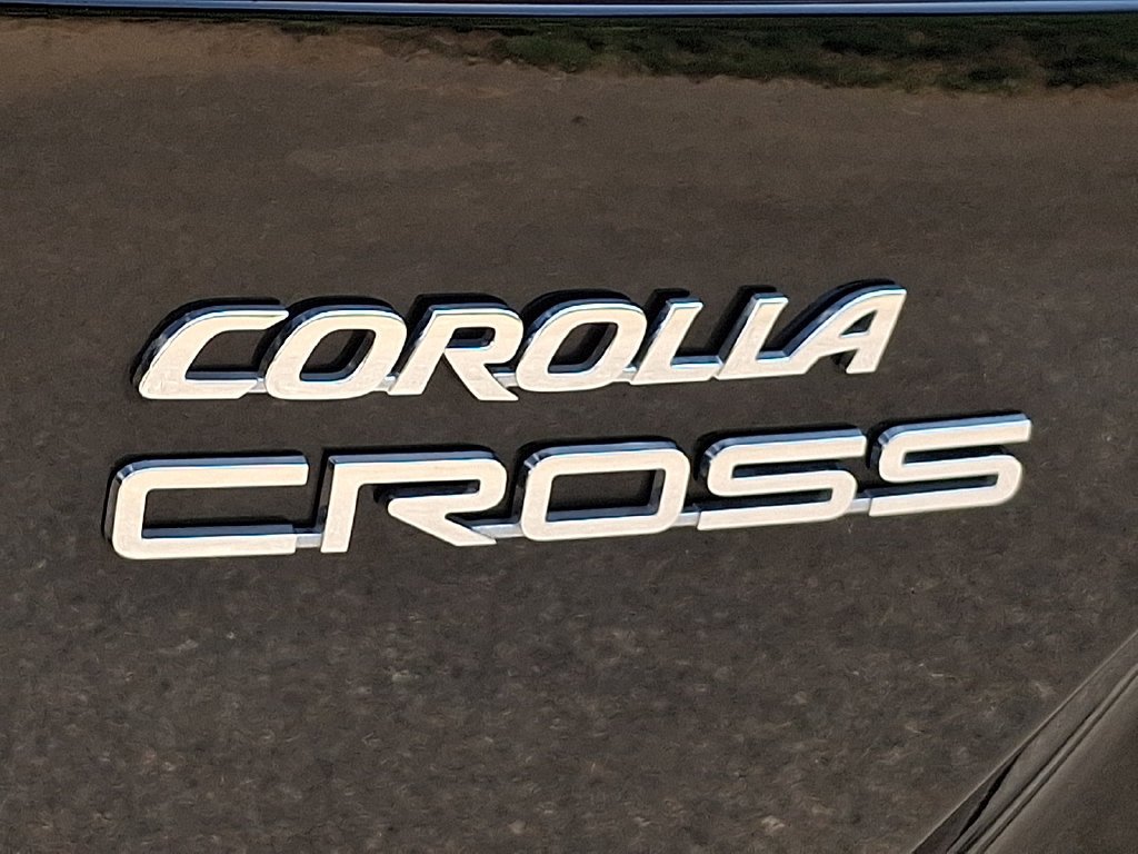 Used 2025 Toyota Corolla Cross XLE w/ Convenience Package AWD/4WD image 30