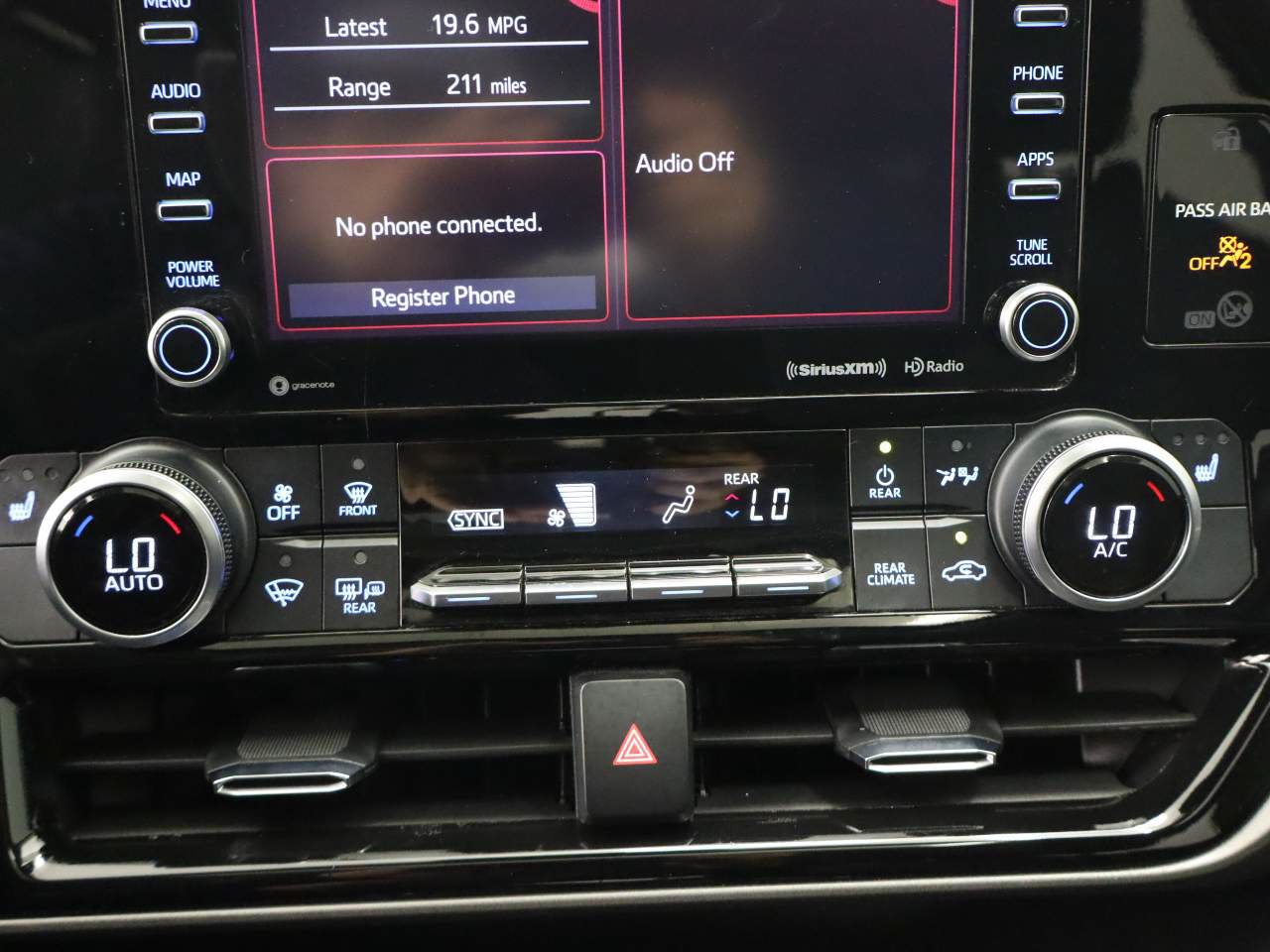 Used 2021 Toyota Highlander XLE FWD image 11