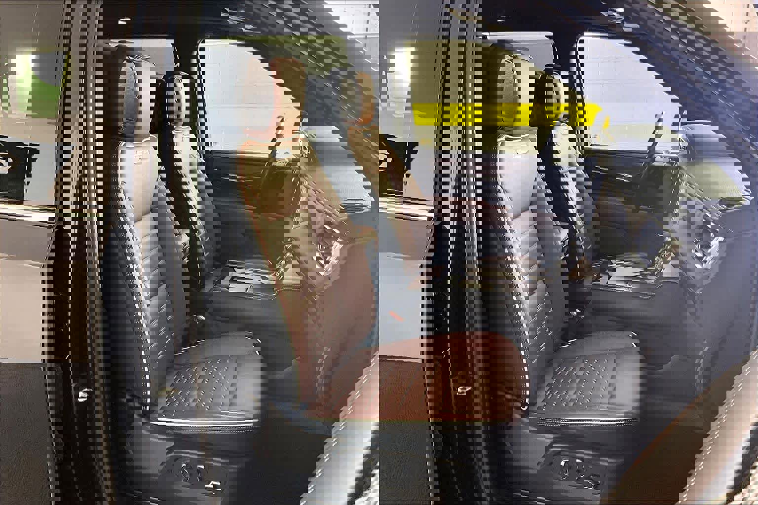 Used 2023 GMC Yukon Denali Ultimate AWD/4WD image 9