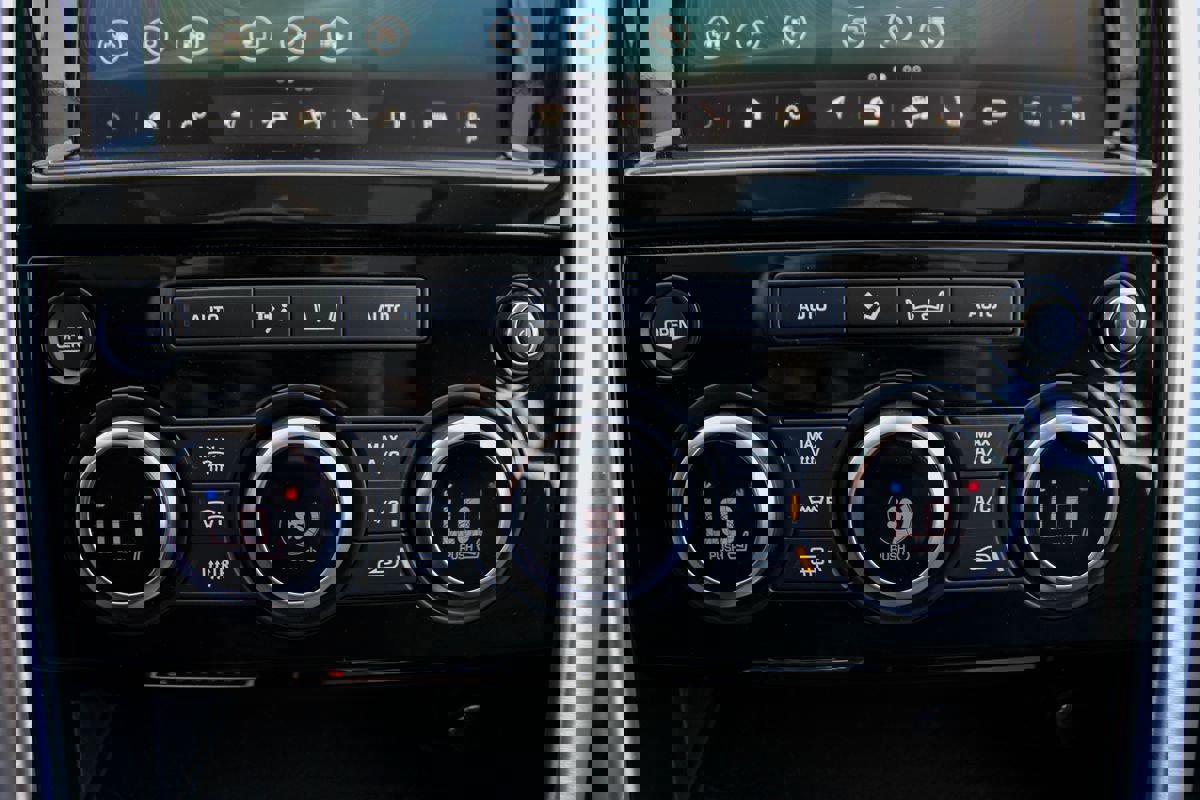 Used 2019 Land Rover Discovery HSE image 40