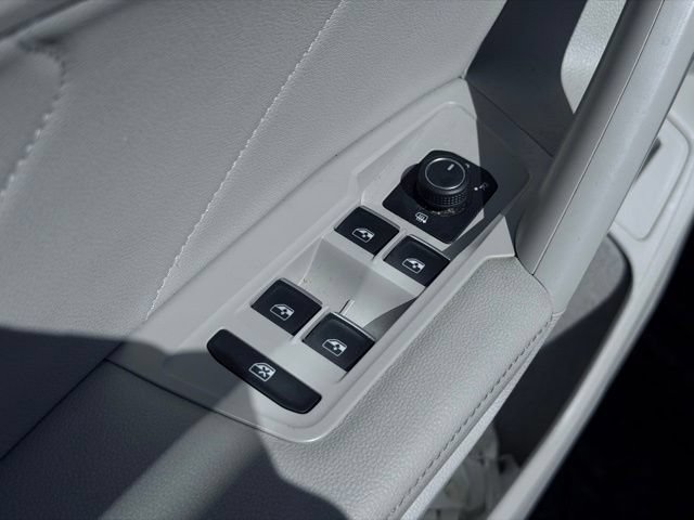Used 2024 Volkswagen Tiguan SE AWD/4WD image 14