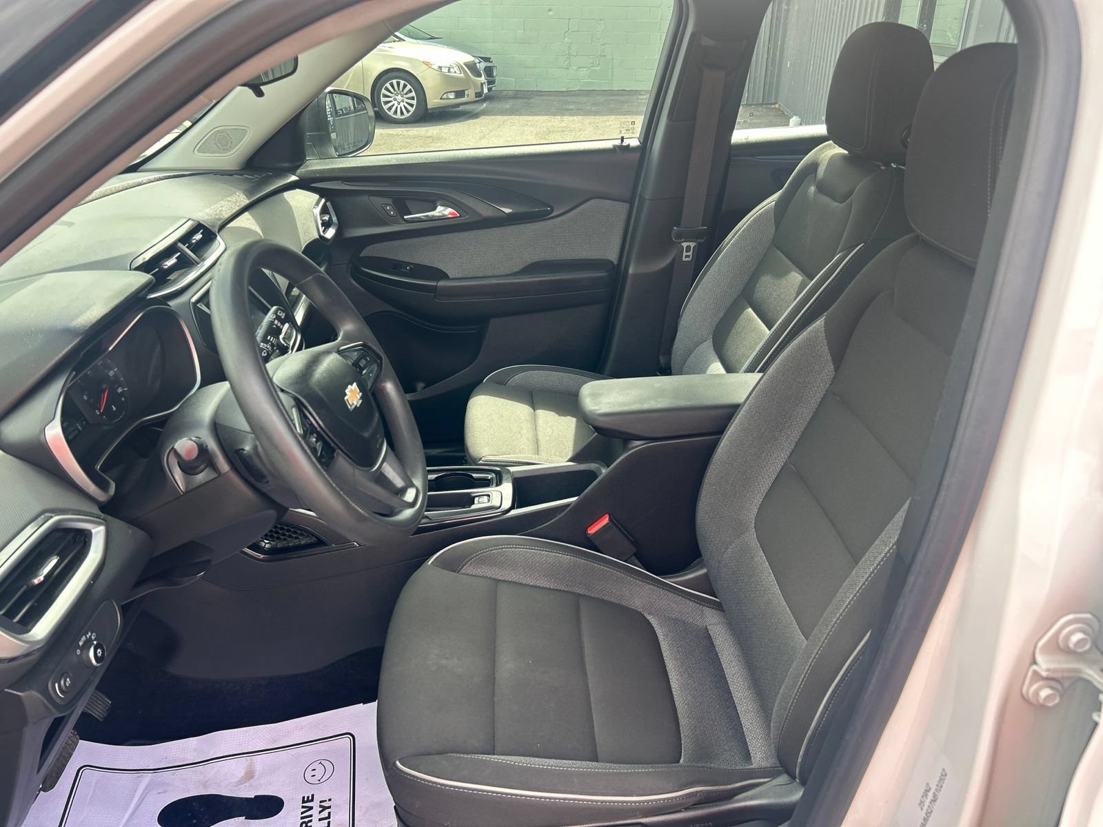 Used 2022 Chevrolet TrailBlazer LS FWD image 12