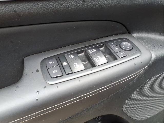 Used 2015 Jeep Grand Cherokee Overland w/ Advanced Technology Group AWD/4WD image 17