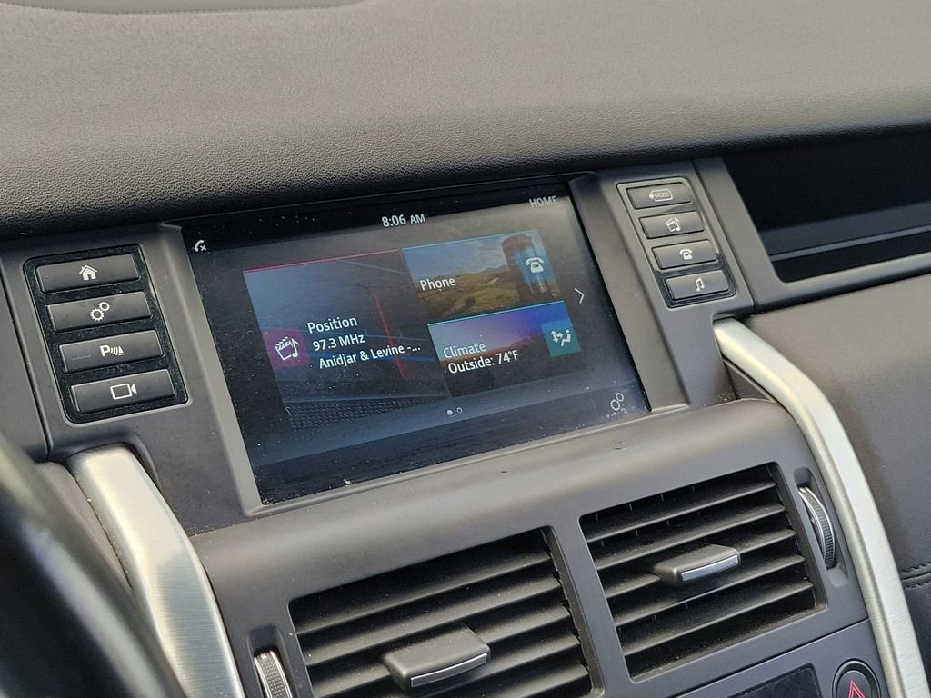 Used 2018 Land Rover Discovery Sport SE image 29