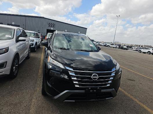 Used 2024 Nissan Rogue SL image 2