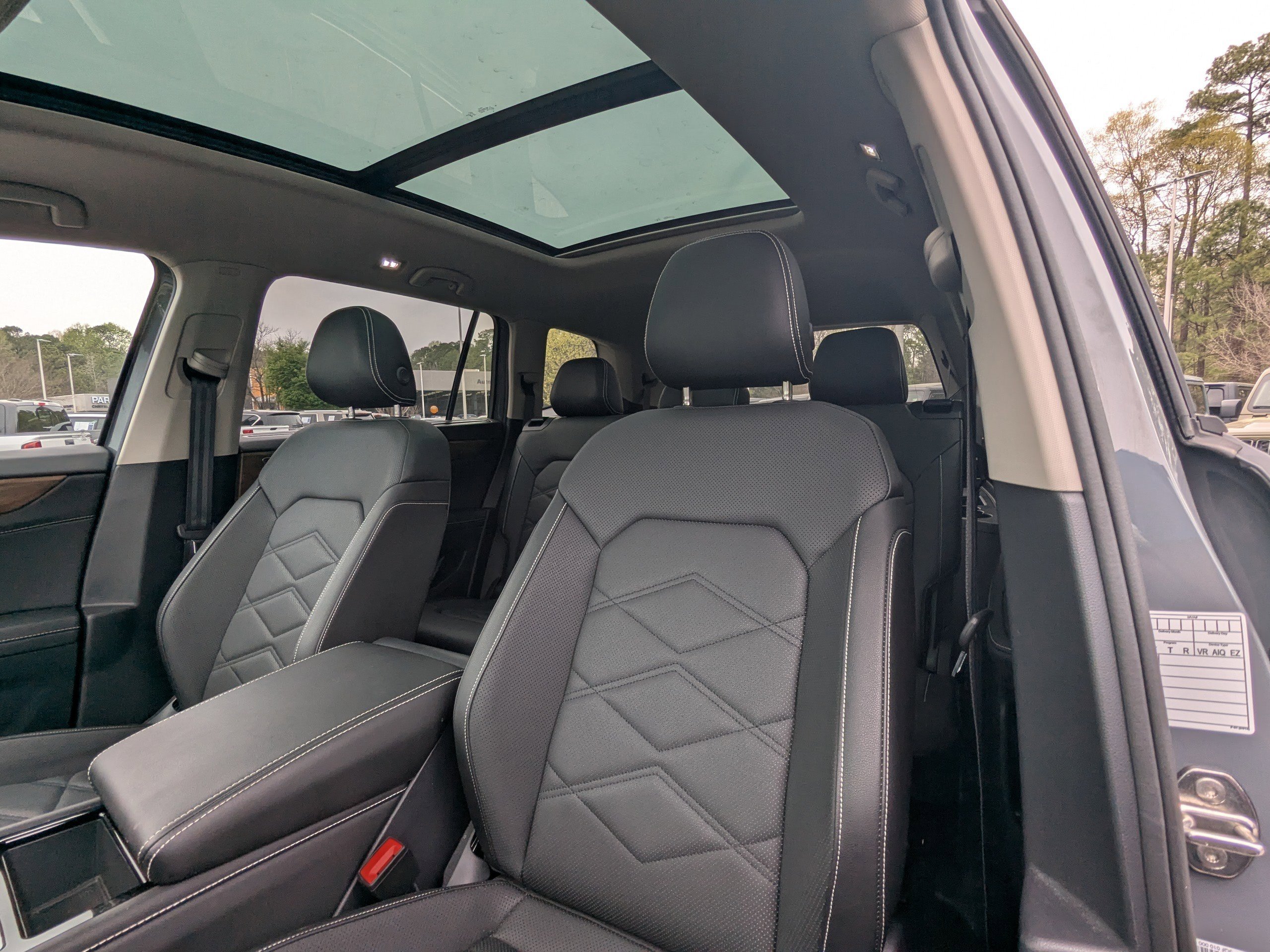 Used 2025 Volkswagen Atlas SE image 9