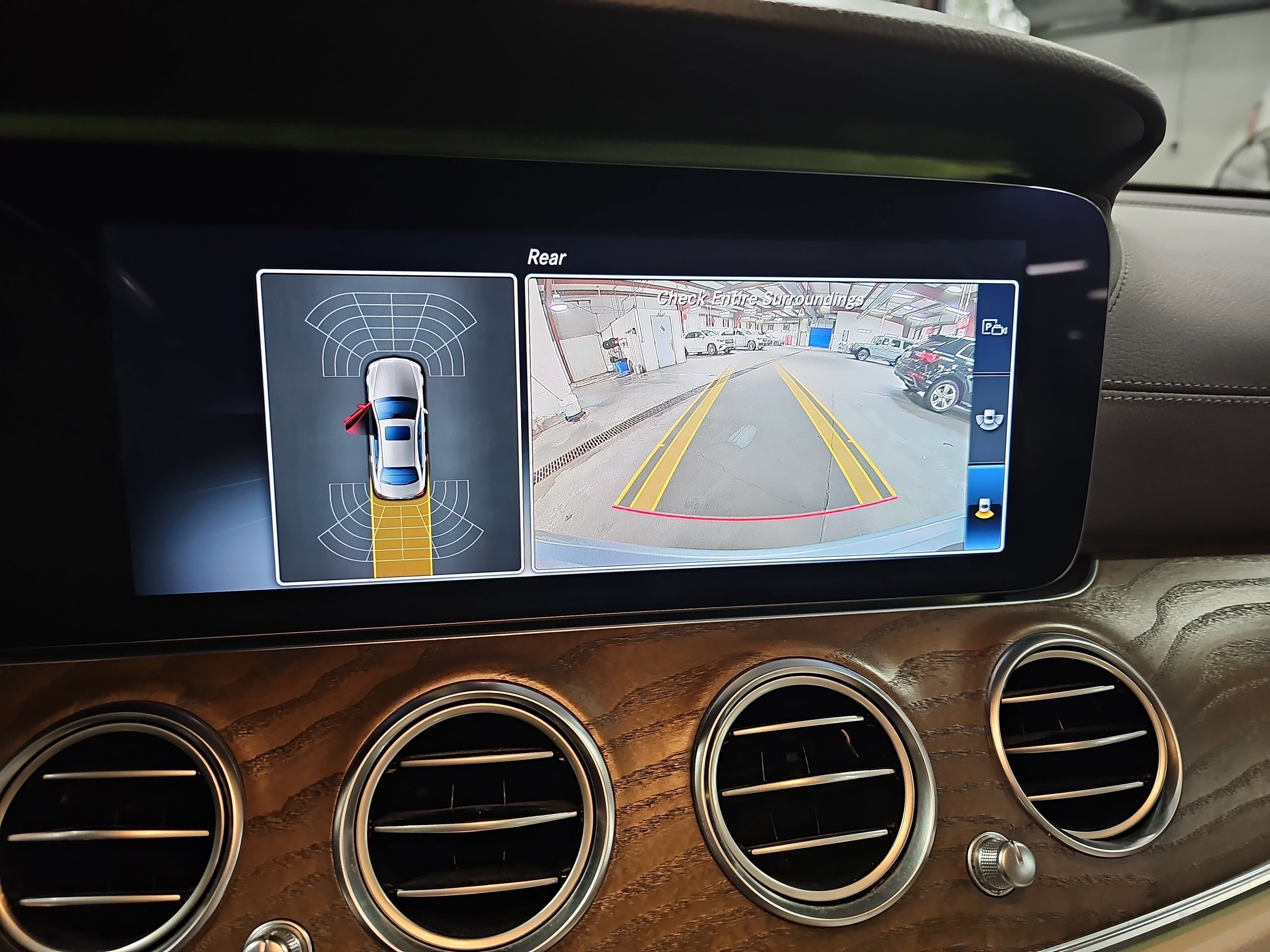 Used 2018 Mercedes-Benz E 400 4MATIC Sedan image 24