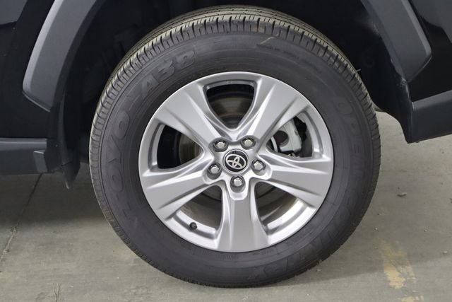 Used 2025 Toyota RAV4 XLE FWD image 37