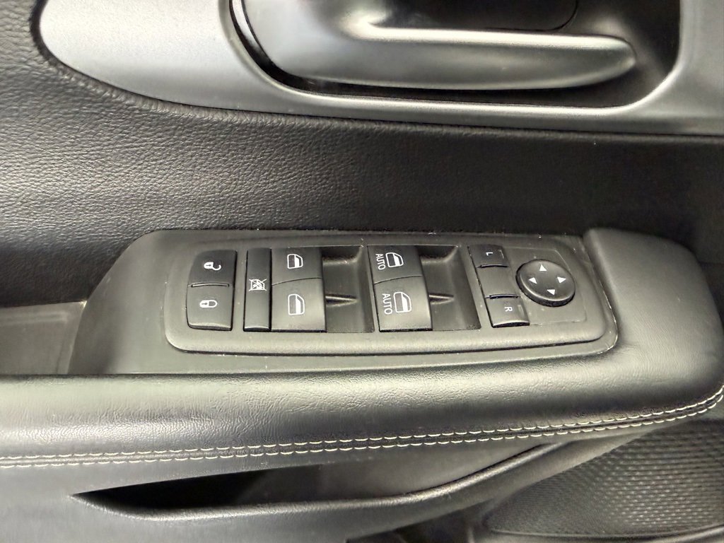 Used 2023 Chrysler Pacifica Touring image 20