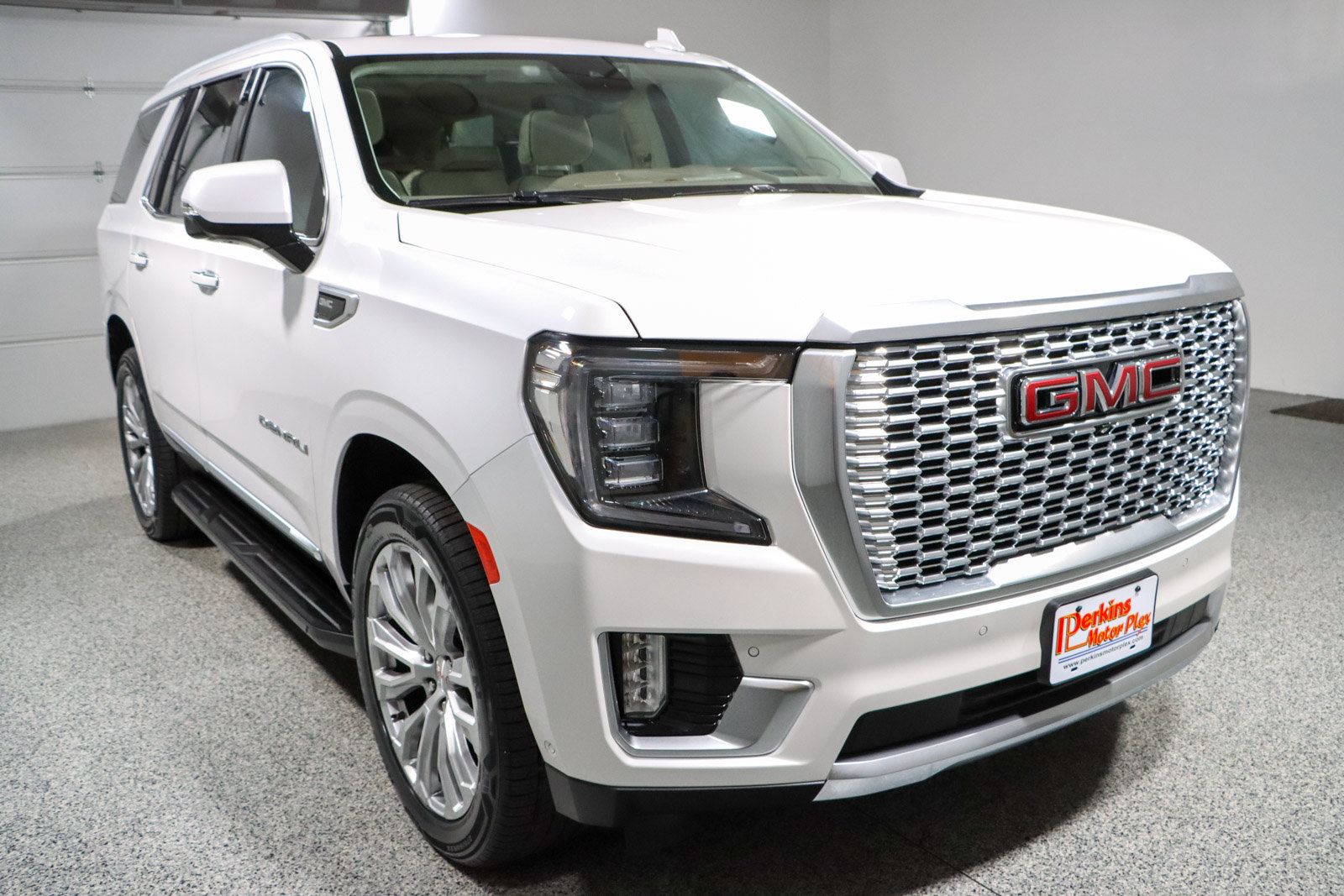 Used 2024 GMC Yukon Denali w/ Advanced Technology Package AWD/4WD image 5