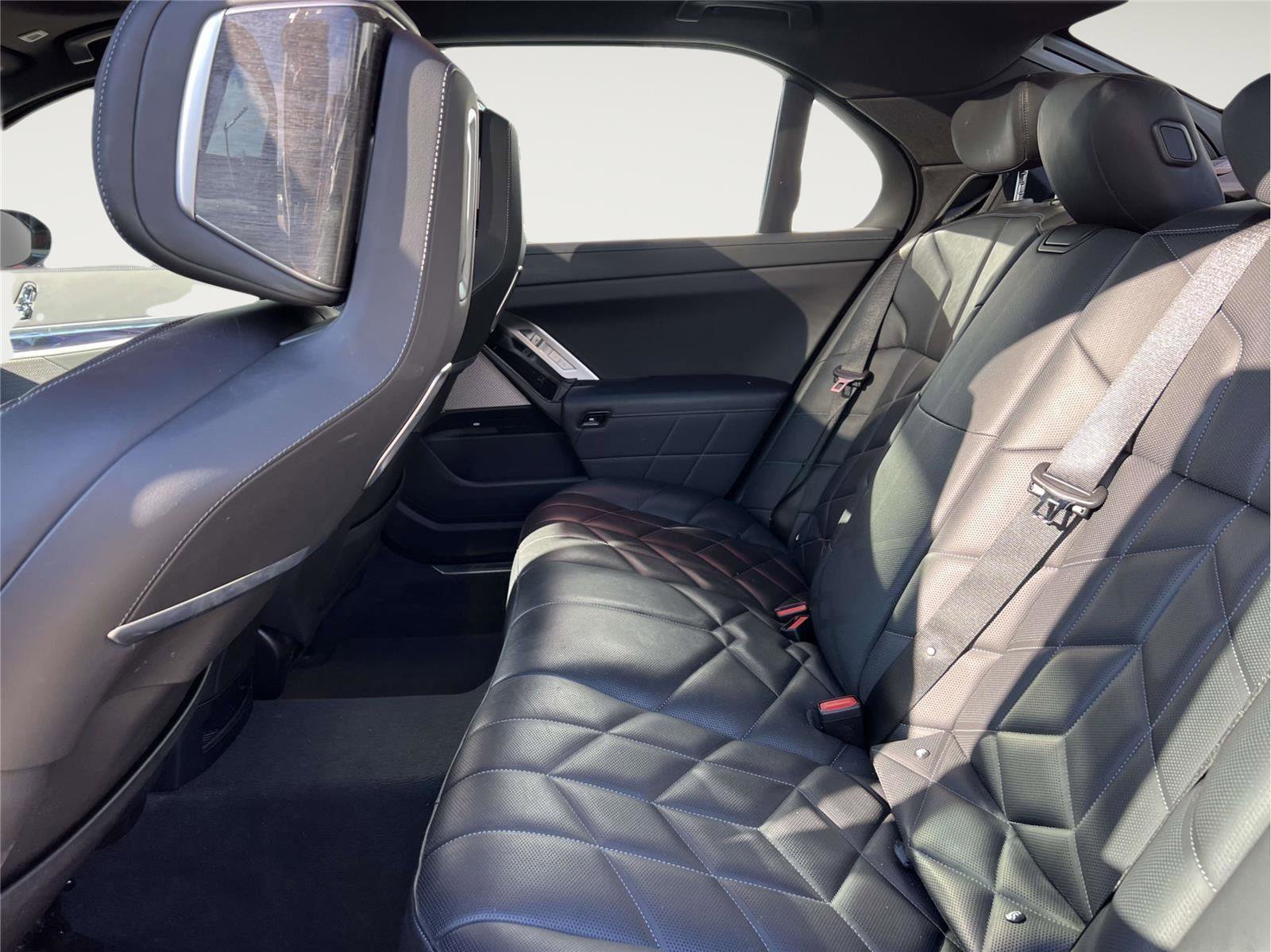 Used 2024 BMW 740i xDrive image 12