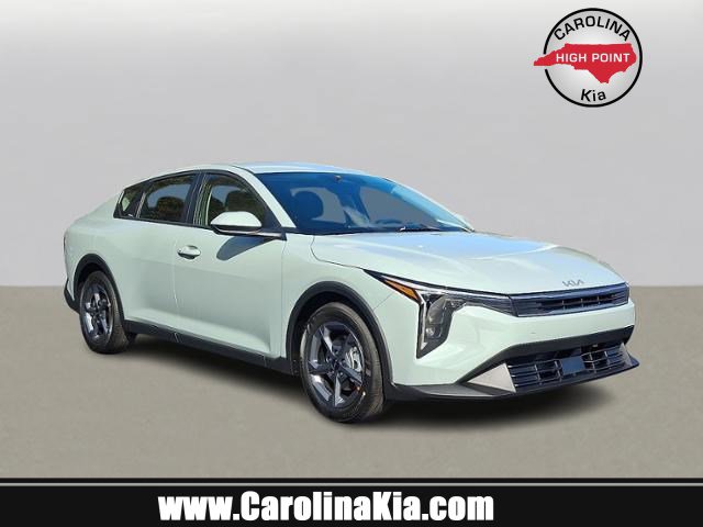 New 2025 Kia K4 LXS image 1