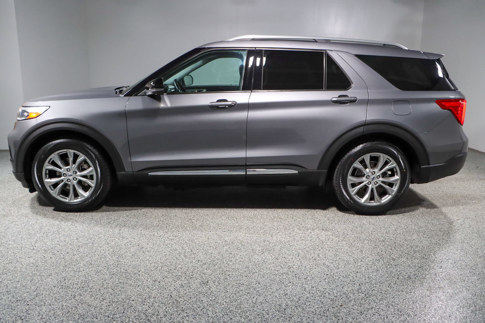 Used 2022 Ford Explorer Limited w/ Equipment Group 301A RWD image 10