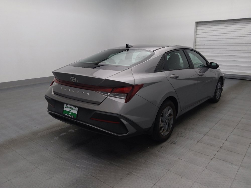 Used 2024 Hyundai Elantra SEL FWD image 9