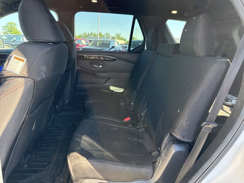 Used 2025 Honda Pilot Sport image 13