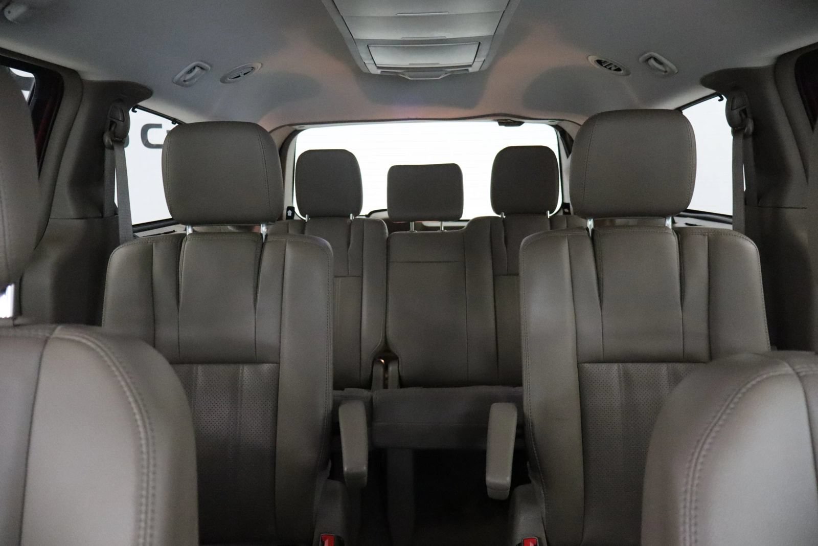 Used 2014 Chrysler Town & Country Touring-L w/ Driver Convenience Group FWD image 28