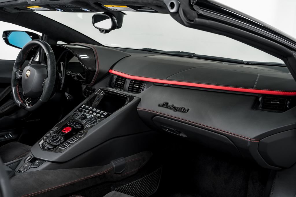 Used 2018 Lamborghini Aventador S image 31