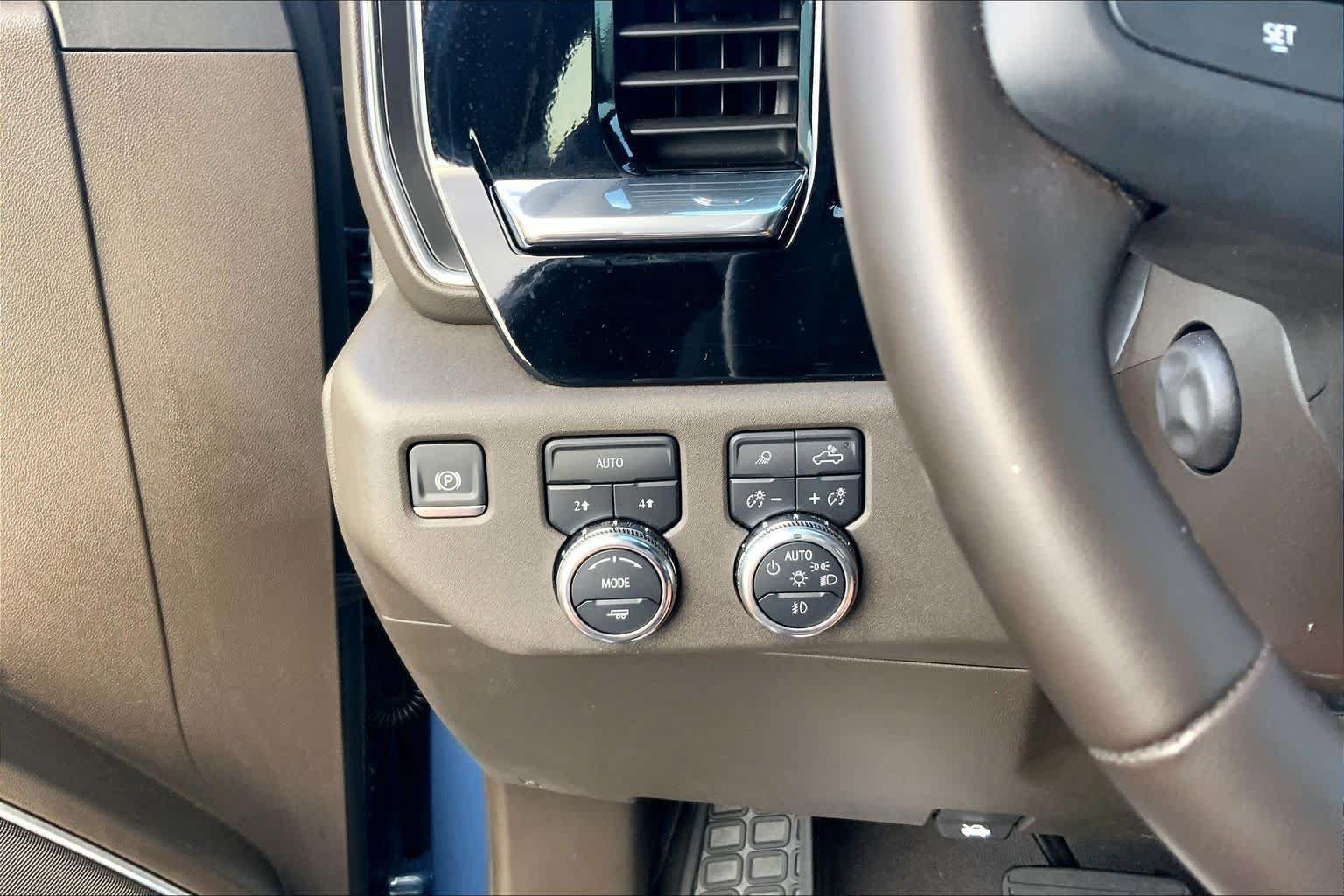 Used 2024 GMC Sierra 1500 SLT w/ SLT Convenience Package AWD/4WD image 36