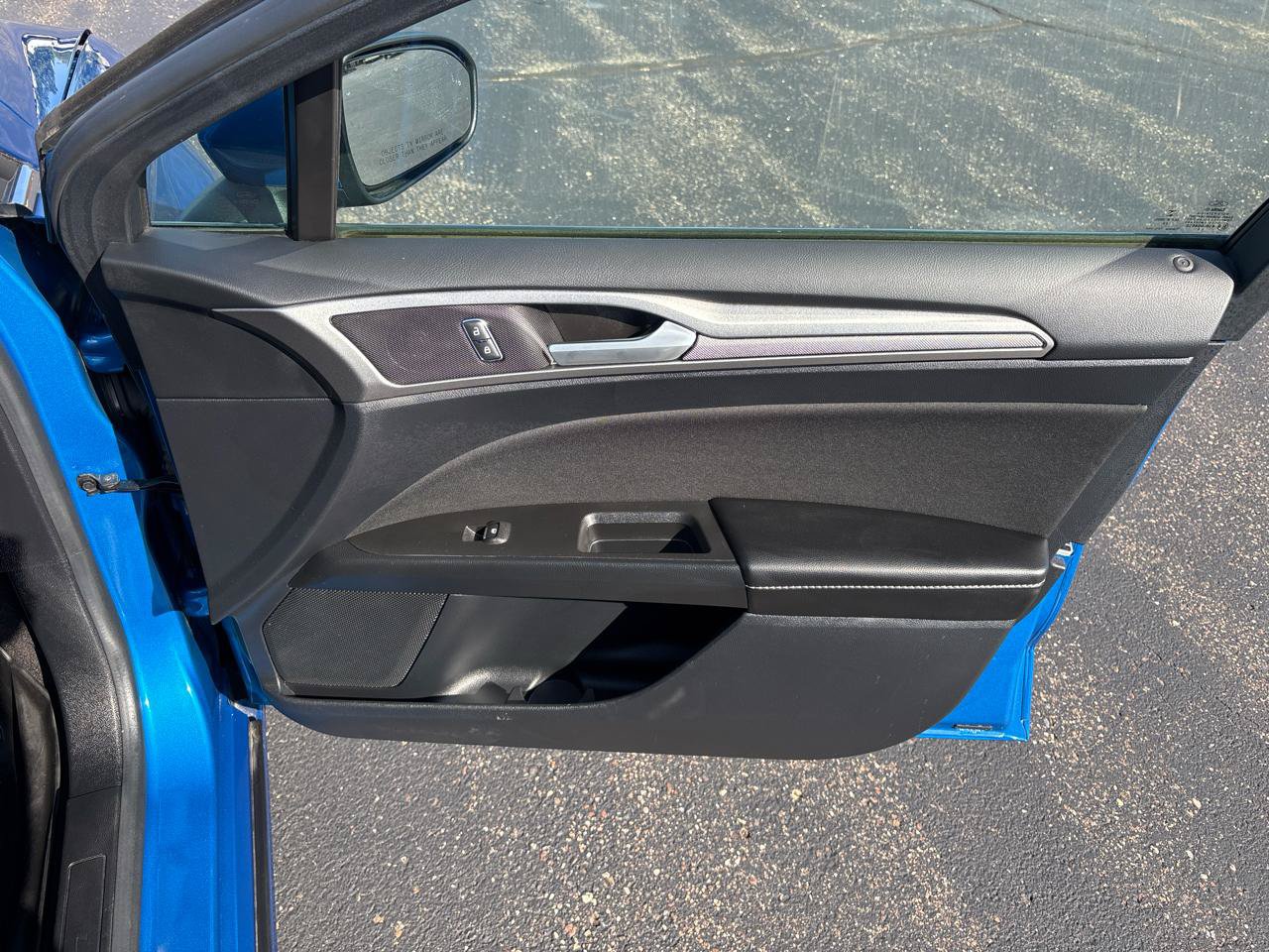 Used 2020 Ford Fusion SE FWD image 31