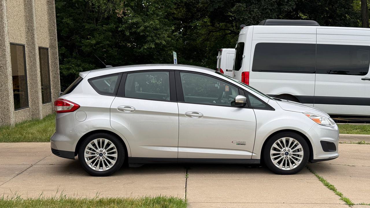 Used 2017 Ford C-MAX Energi SE w/ Equipment Group 402A FWD image 8