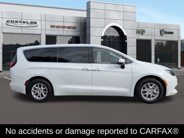 Used 2023 Chrysler Voyager LX image 2