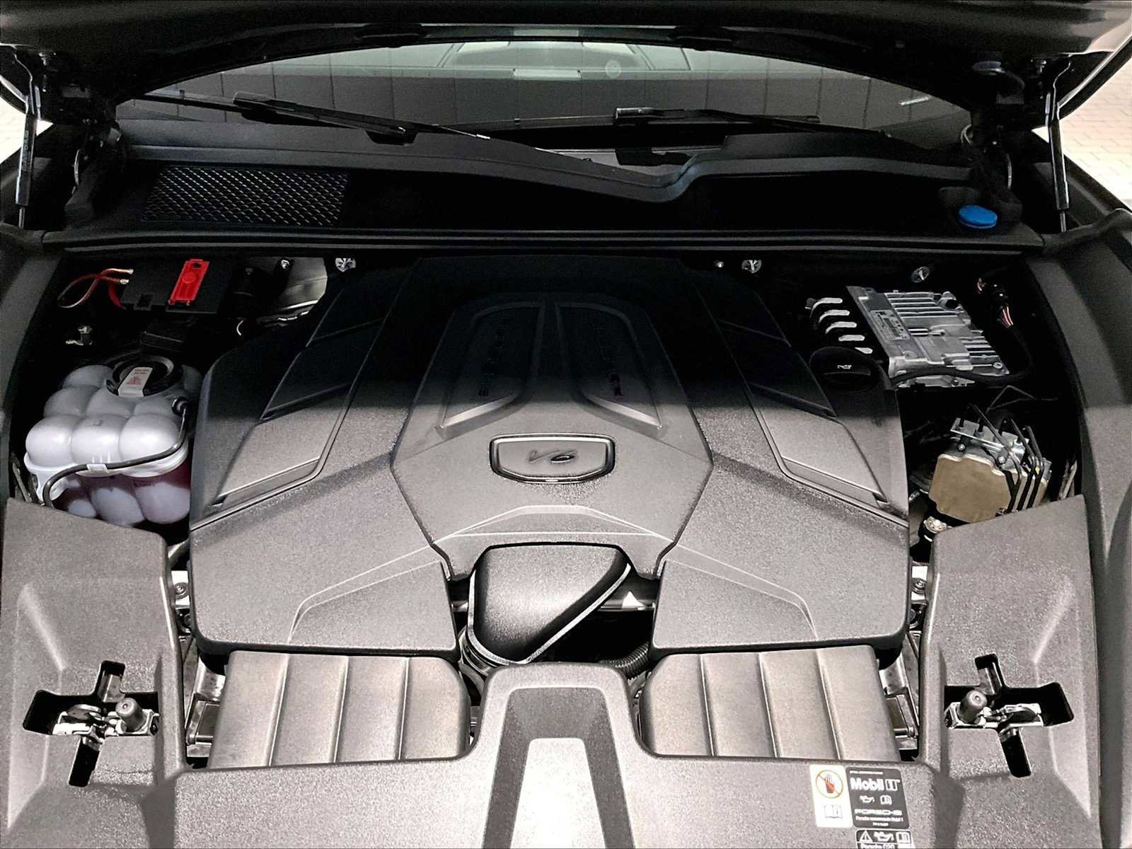 Used 2025 Porsche Cayenne image 24