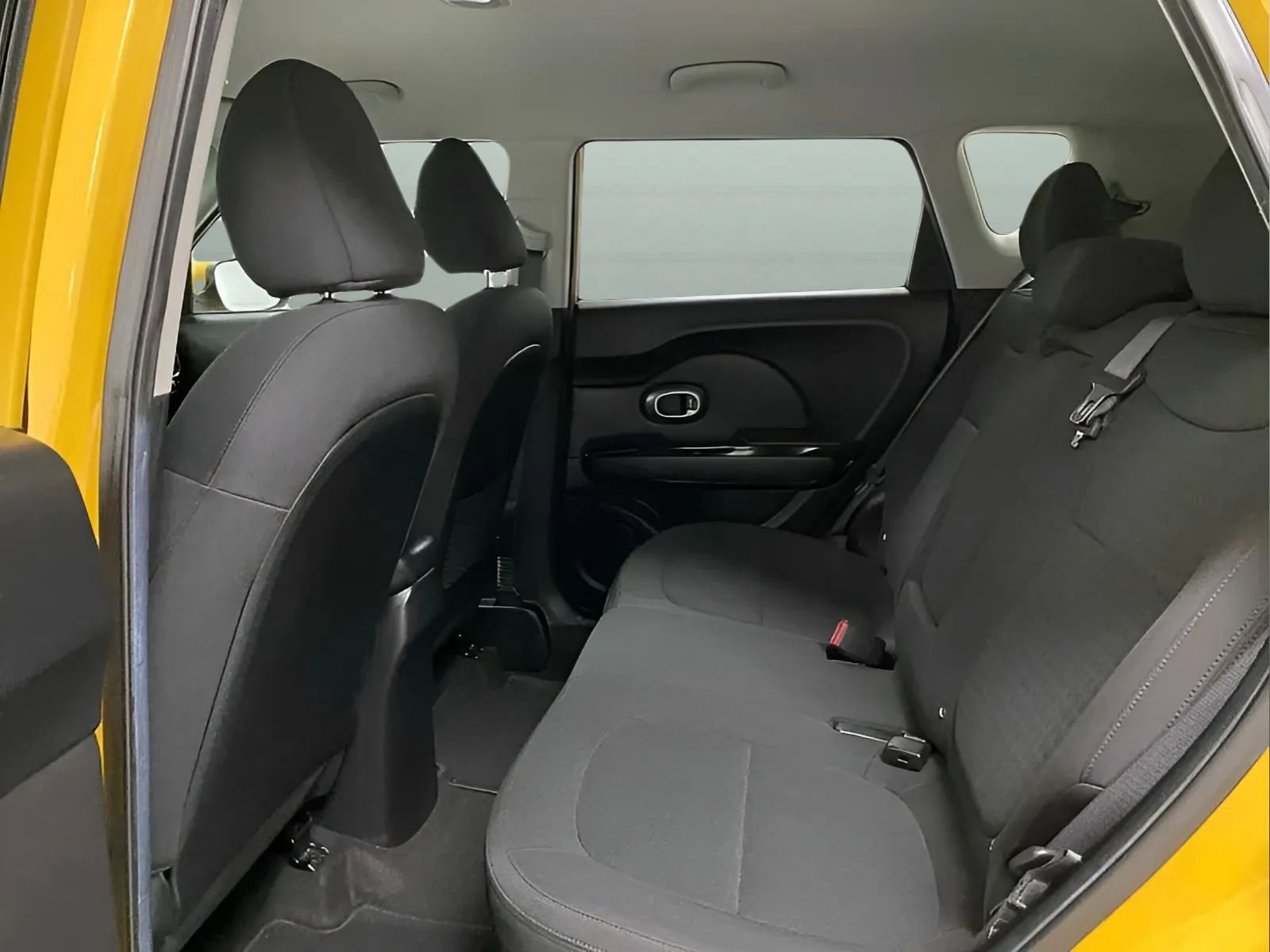 Used 2015 Kia Soul ! FWD image 11
