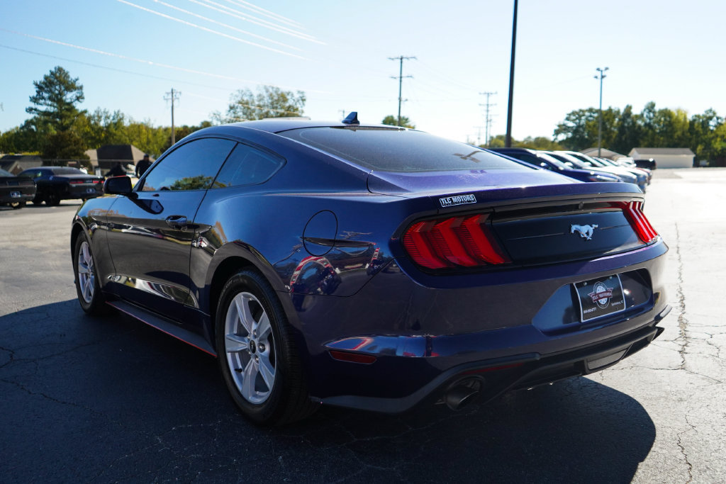 Used 2020 Ford Mustang Coupe RWD image 3