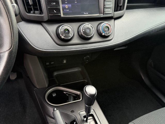 Used 2018 Toyota RAV4 LE FWD image 15