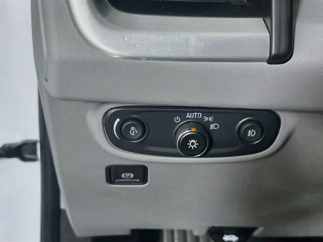 Used 2024 GMC Terrain SLT FWD image 10