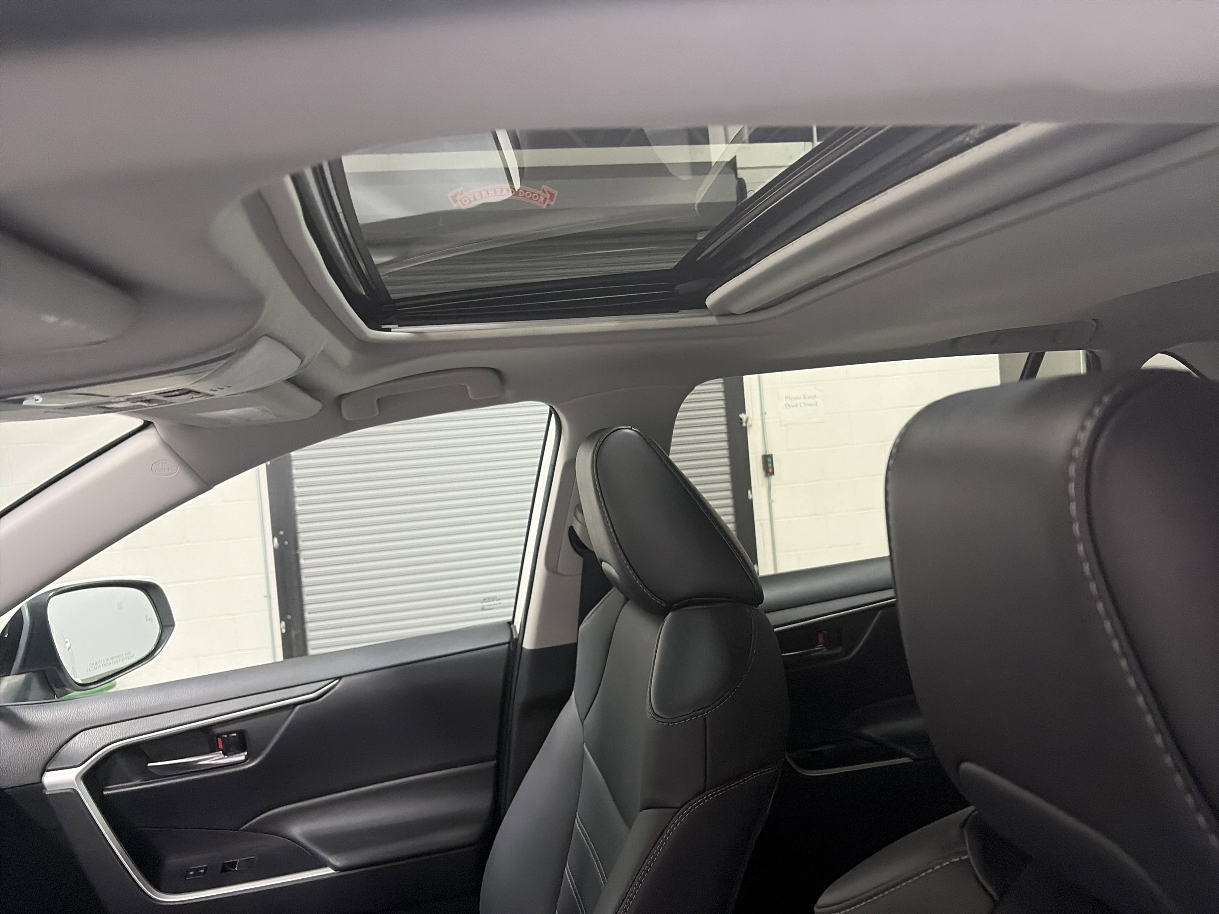 Used 2022 Toyota RAV4 XLE Premium image 12