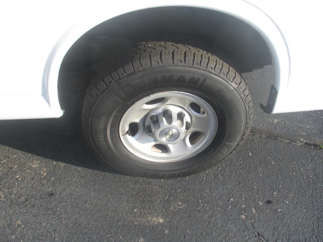 Used 2022 Chevrolet Express 3500 LS image 33