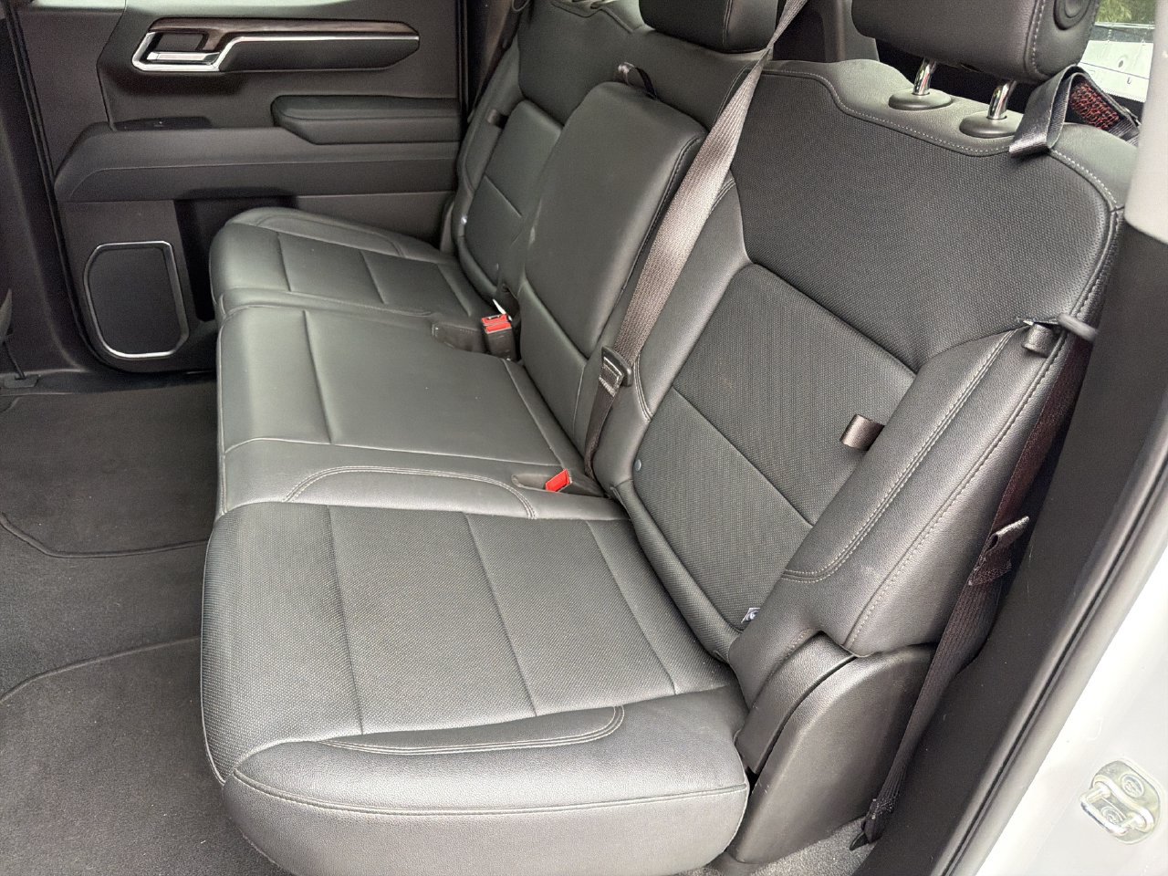 Used 2025 GMC Sierra 1500 SLT RWD image 17