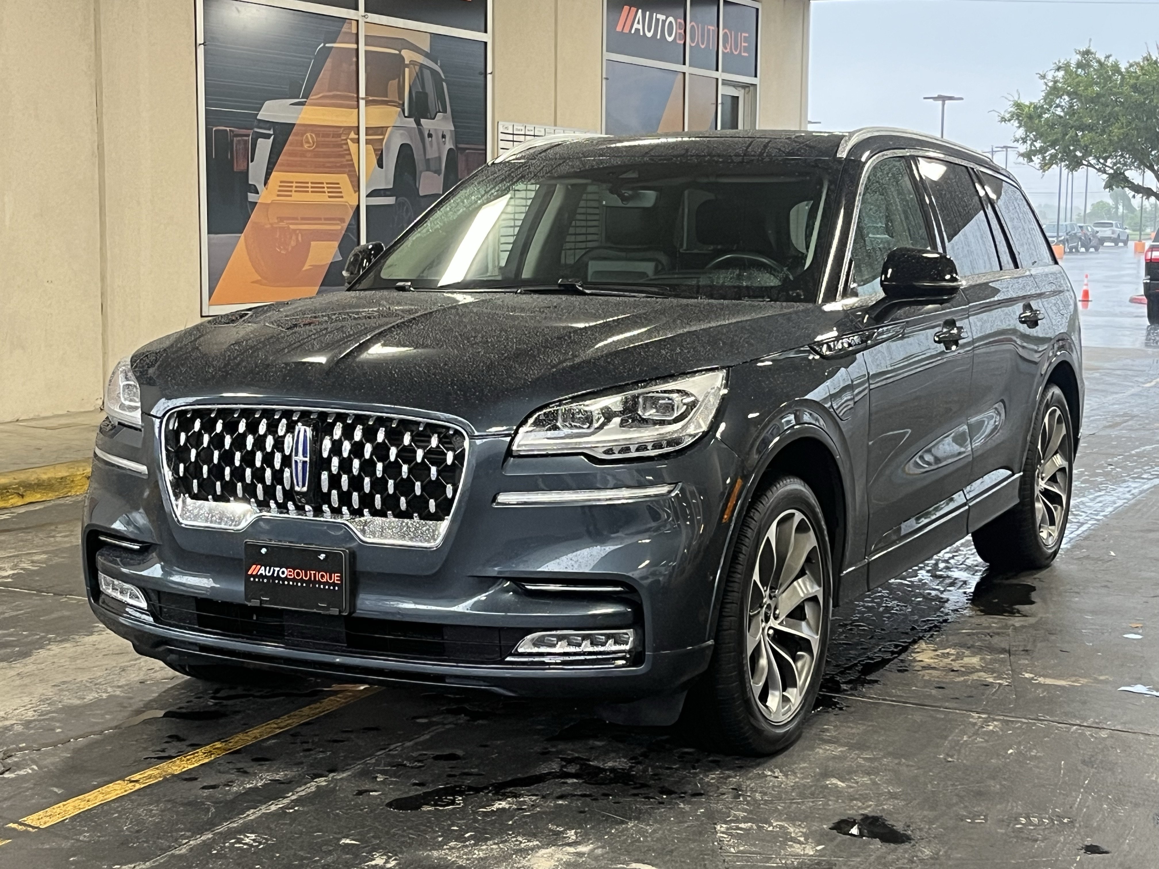 Used 2023 Lincoln Aviator Grand Touring w/ Equipment Group 301A AWD/4WD image 5