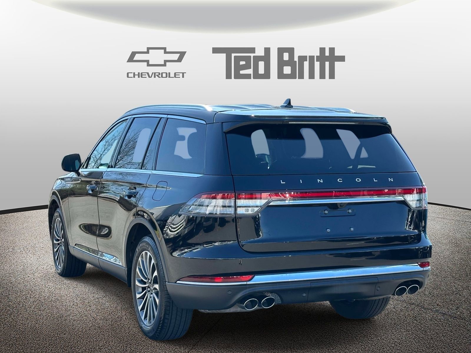 Used 2023 Lincoln Aviator AWD w/ Premium Package image 4