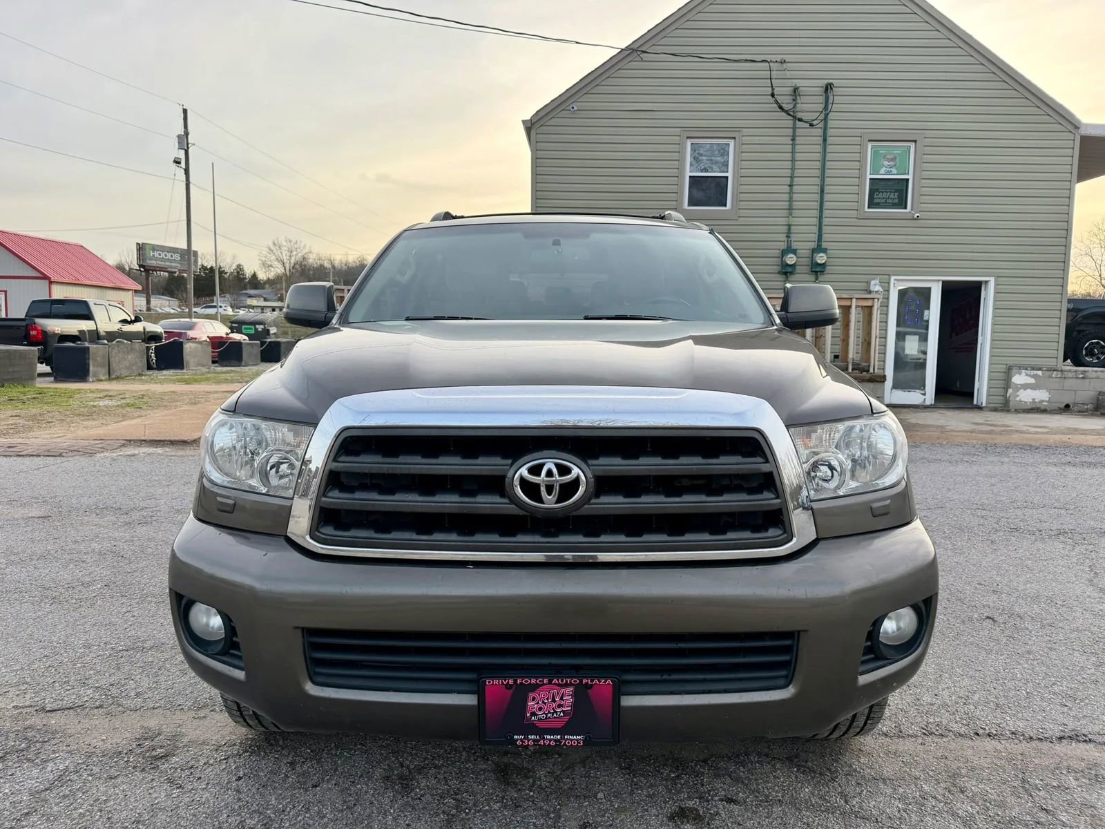 Used 2013 Toyota Sequoia SR5 w/ Premium Pkg image 2