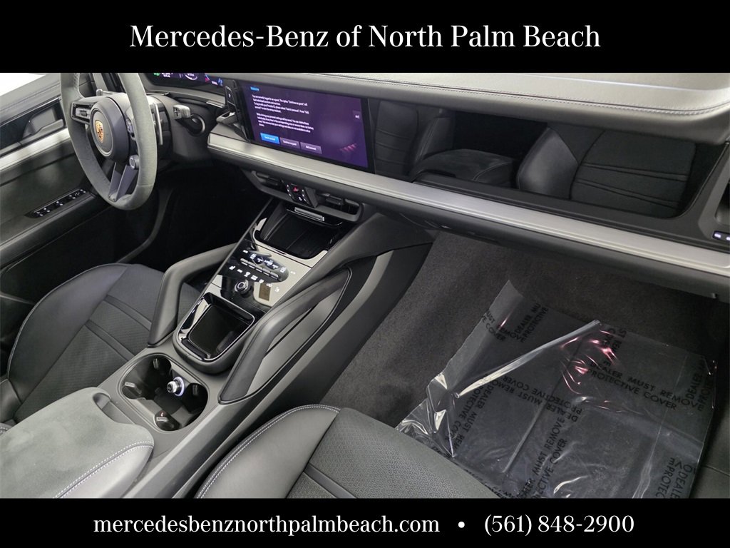Used 2025 Porsche Cayenne GTS image 33