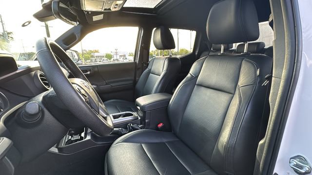 Used 2023 Toyota Tacoma Limited w/ Black Out Package (TMS) AWD/4WD image 30