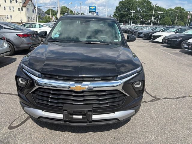 Used 2025 Chevrolet TrailBlazer LT AWD/4WD image 2