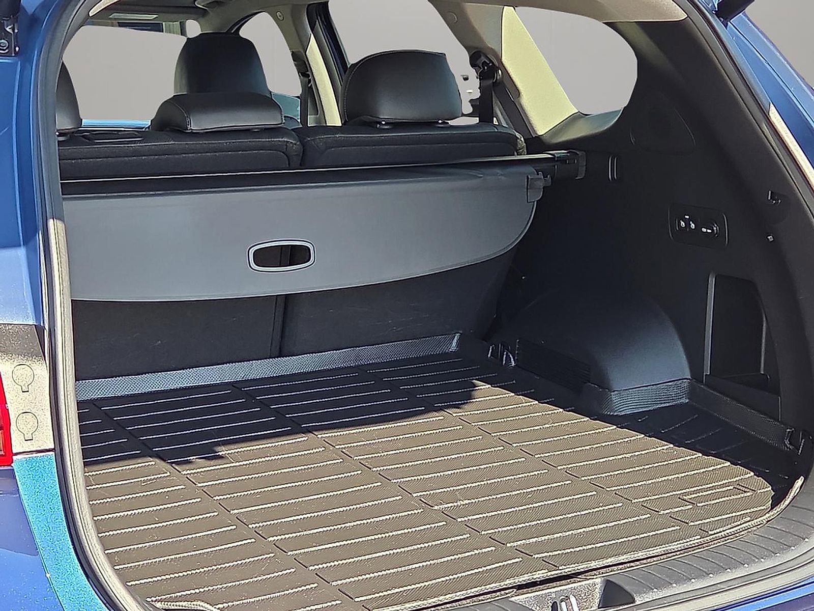 Used 2023 Hyundai Santa Fe Limited image 9