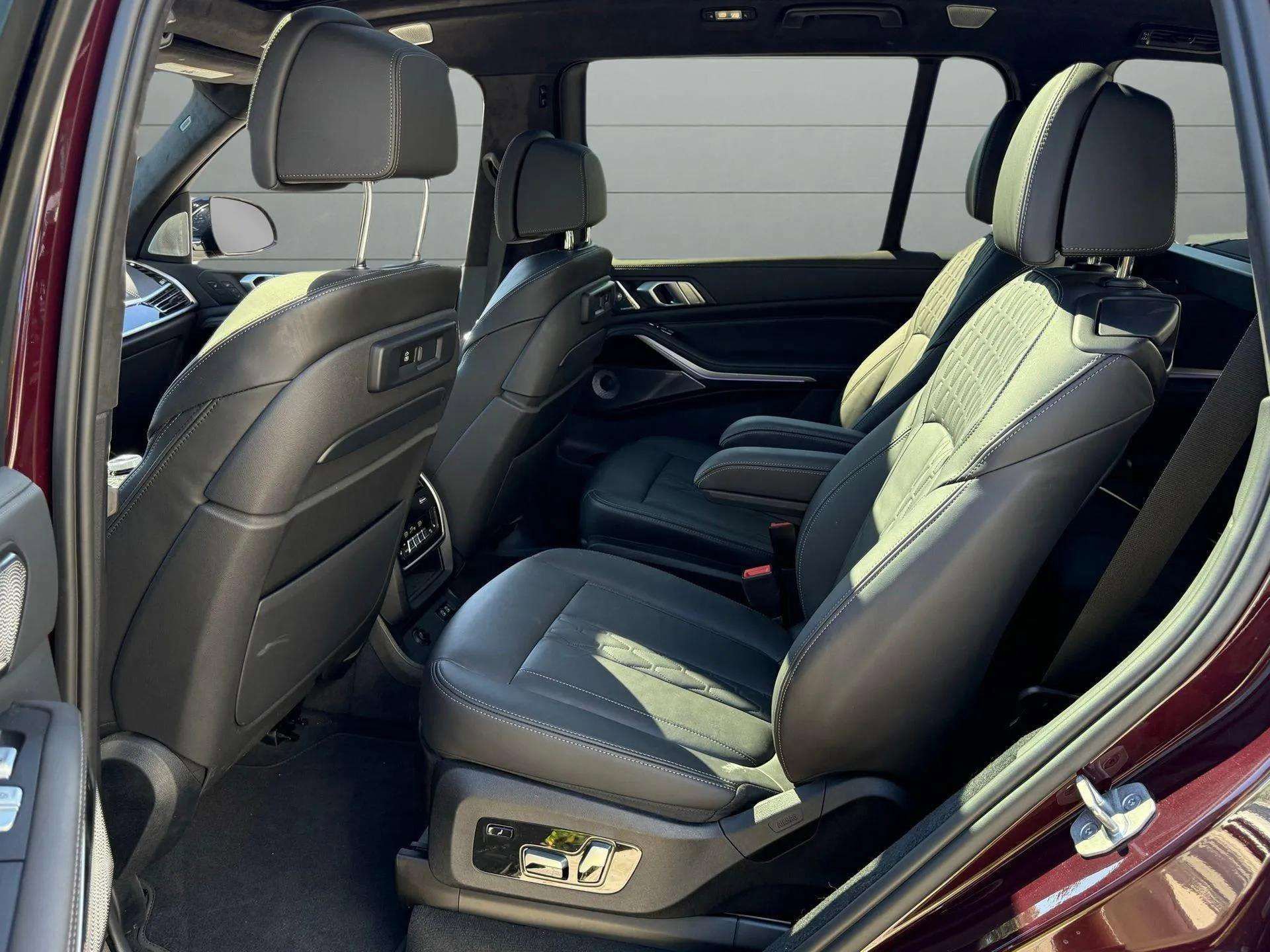 Used 2022 BMW X7 M50i image 19