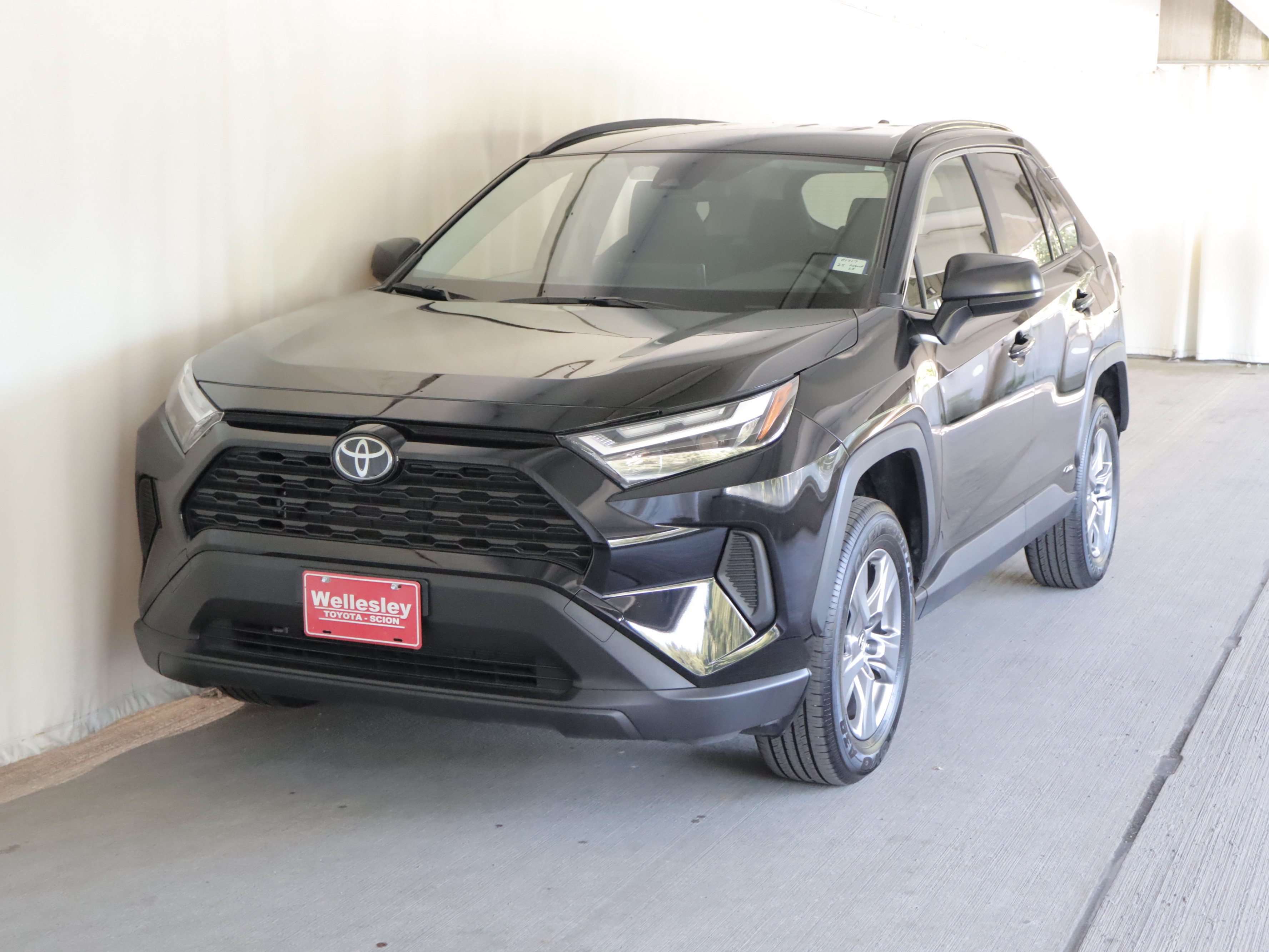 Used 2025 Toyota RAV4 LE AWD/4WD image 21