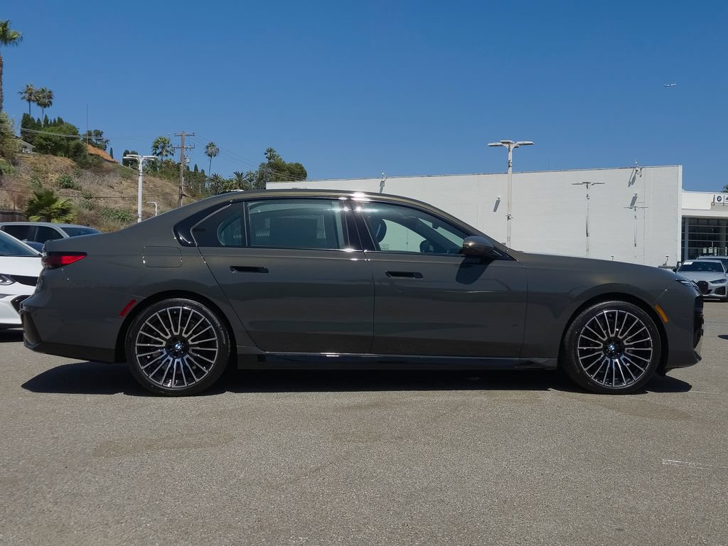 New 2026 BMW 740i RWD image 3