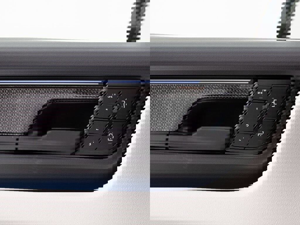 New 2025 Porsche Macan Turbo Electric image 31