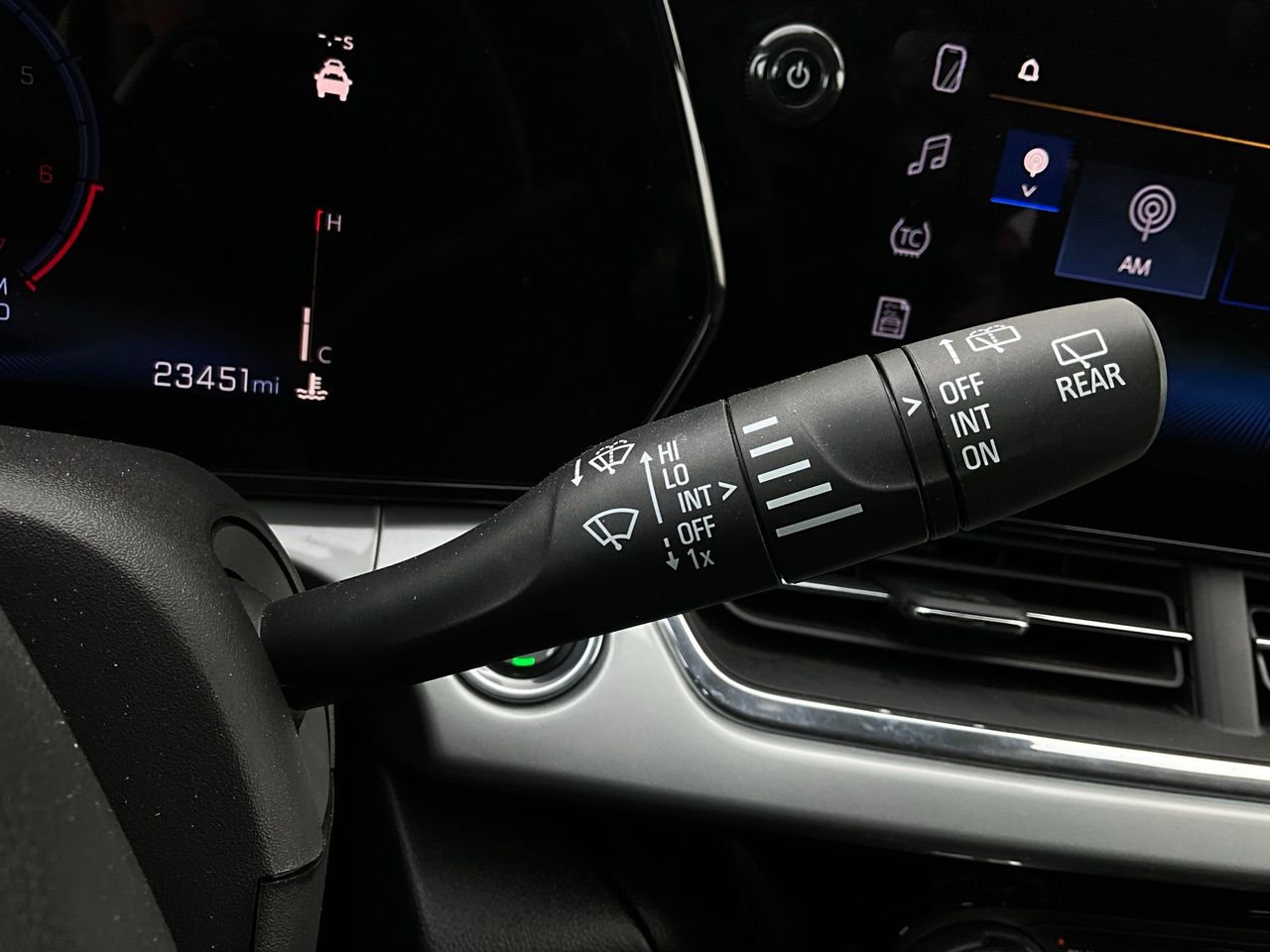 Used 2025 Chevrolet Trax LT image 35