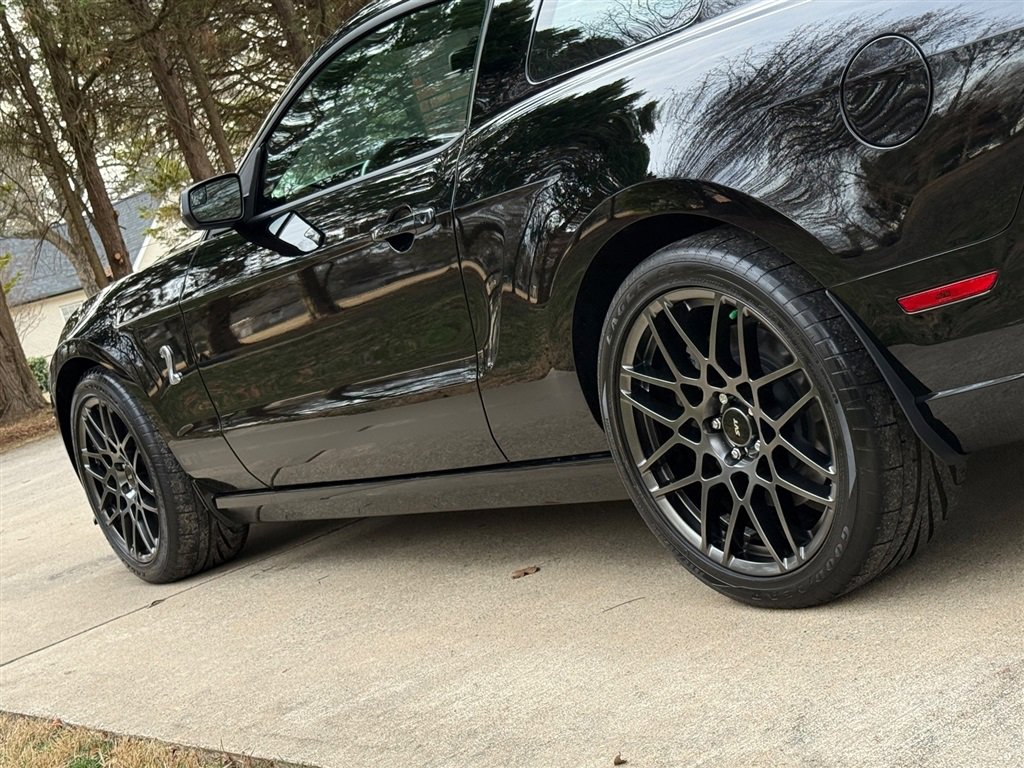 Used 2013 Ford Mustang Shelby GT500 RWD image 24