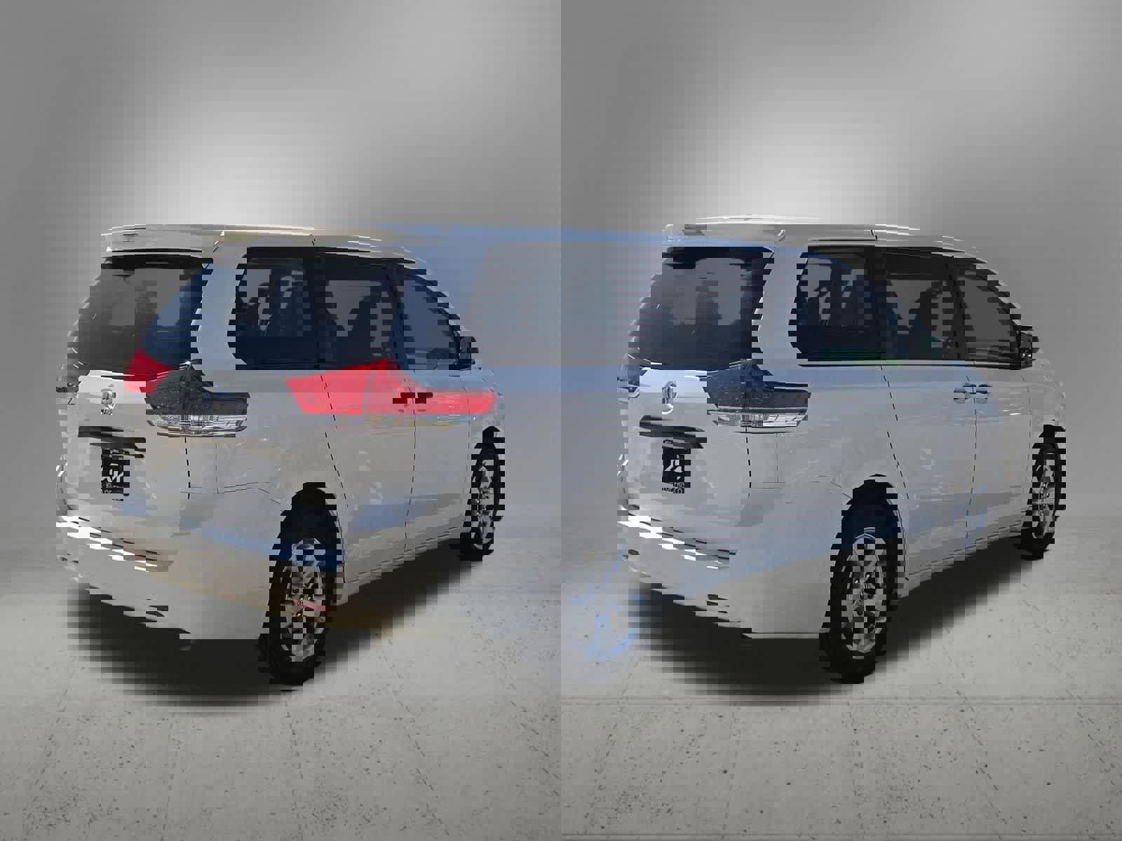 Used 2014 Toyota Sienna L image 6