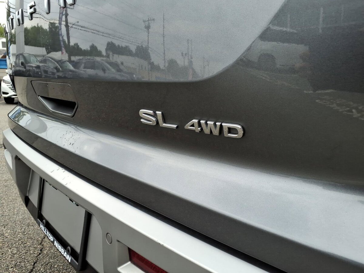 Used 2024 Nissan Pathfinder SL AWD/4WD image 13